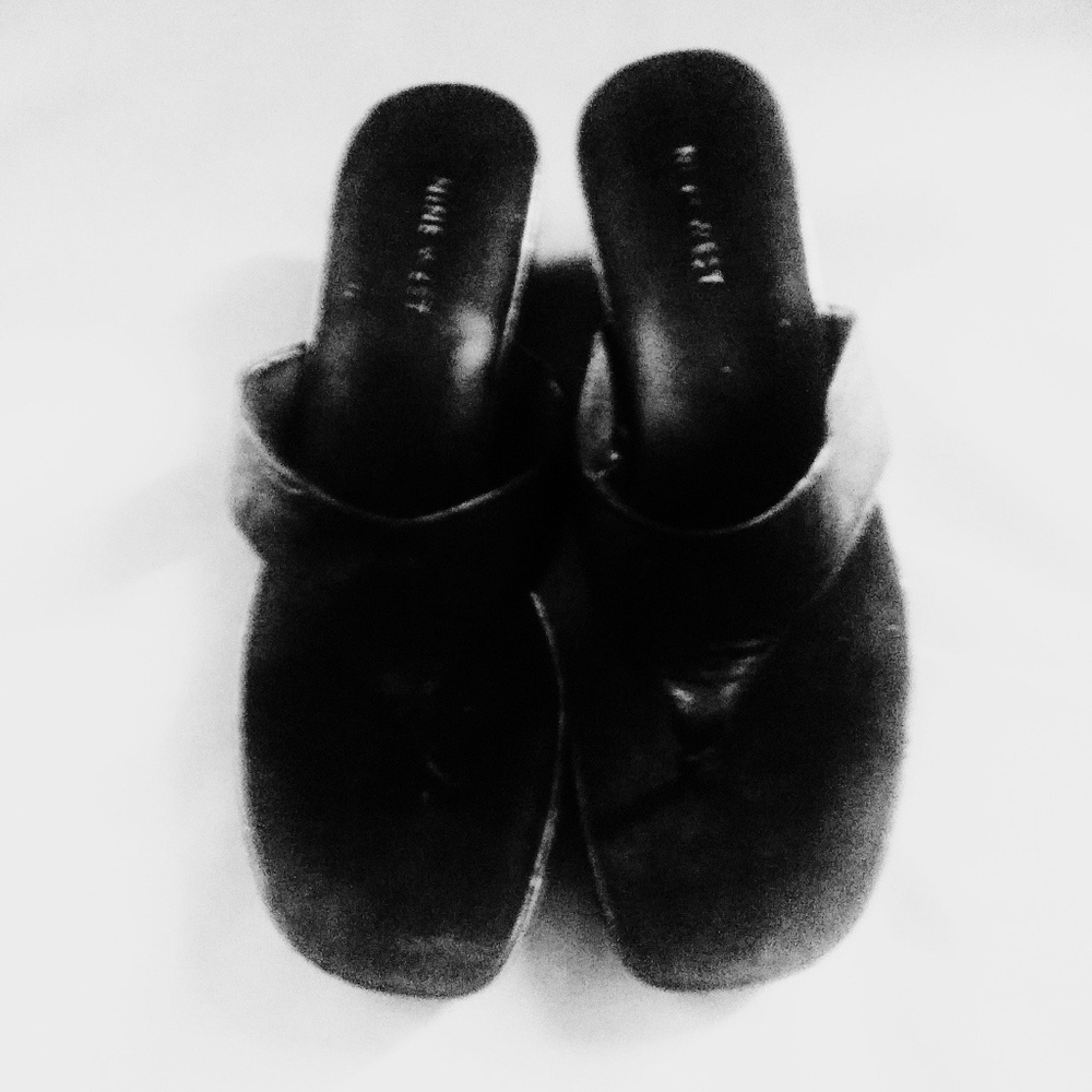 NINE WEST SIZE 9 LIKE NEW GORGEOUS BLACK SANDALS!